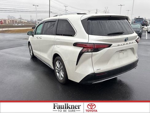Used 2021 Toyota Sienna Limited image 11