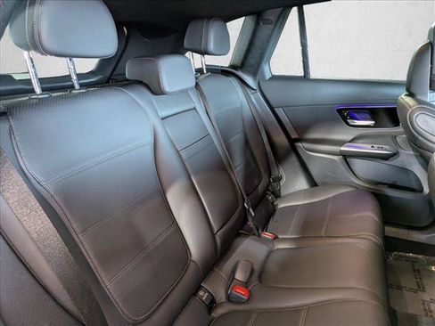 Used 2024 Mercedes-Benz GLC 300 image 21