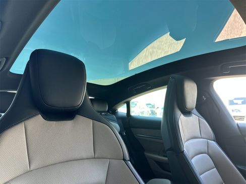 Used 2025 Porsche Taycan image 18