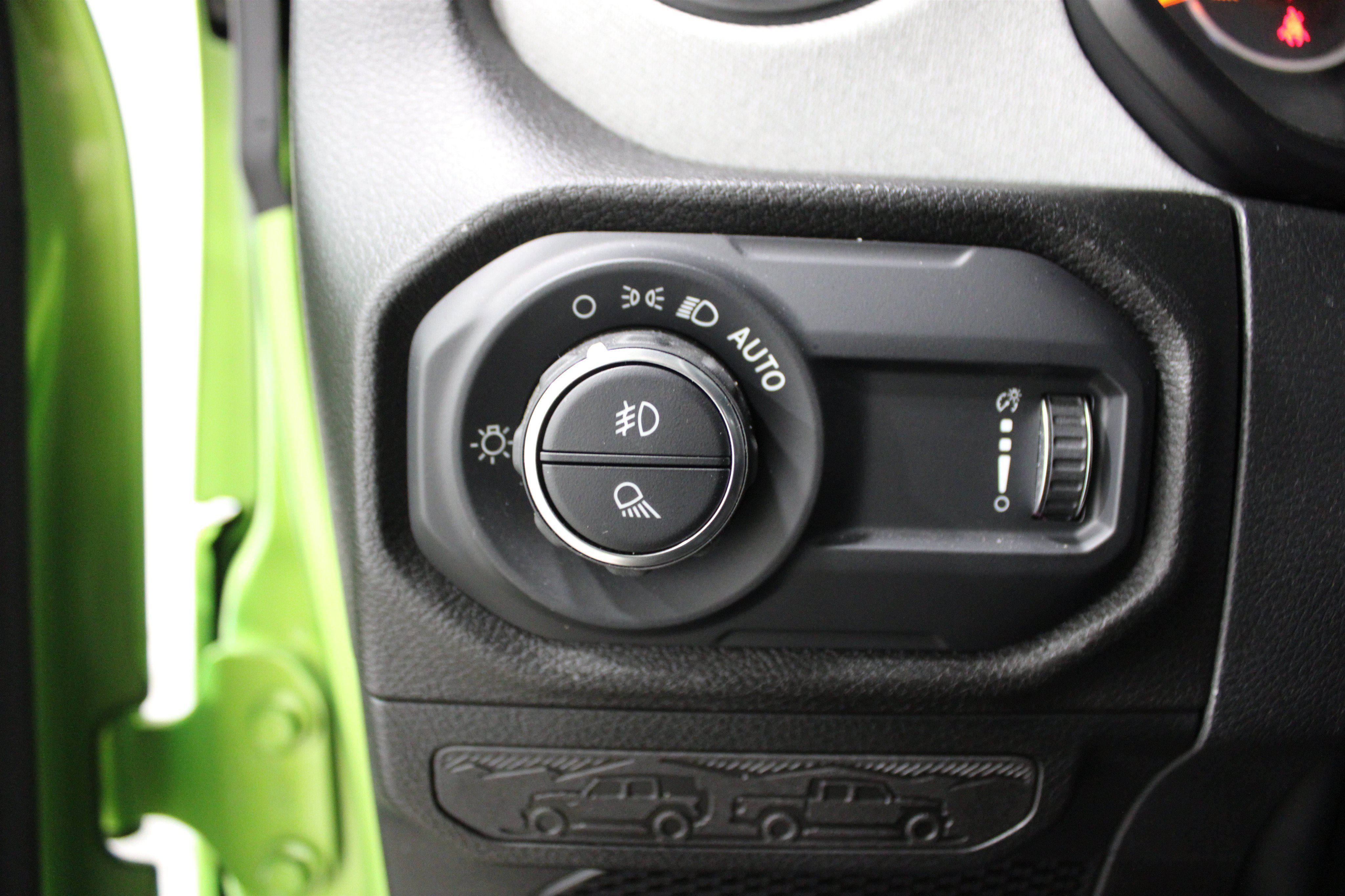 Used 2025 Jeep Gladiator Sport AWD/4WD image 9