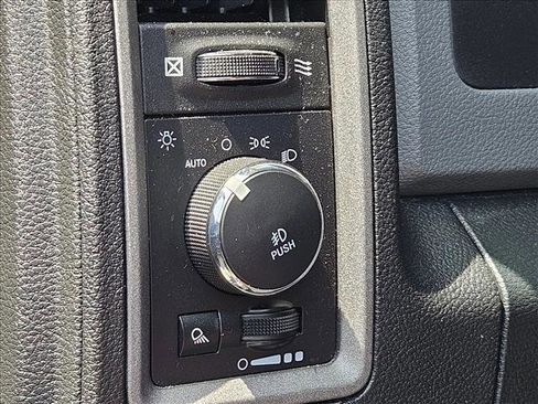 Used 2018 RAM 1500 Express AWD/4WD image 12