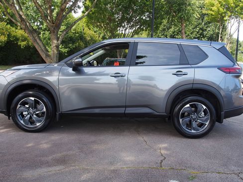 Used 2026 Nissan Rogue SV FWD image 4