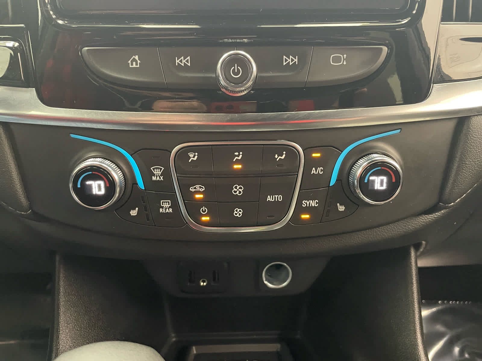 Used 2023 Chevrolet Traverse LT AWD/4WD image 5