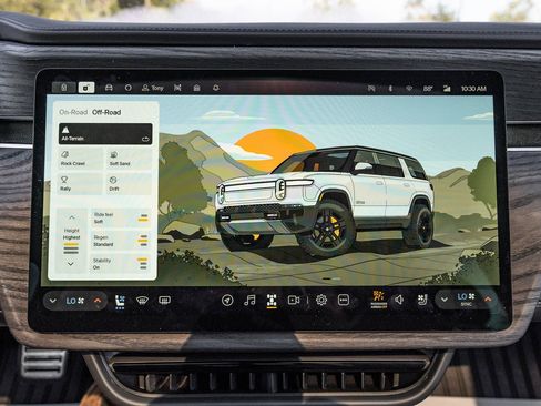 Used 2023 Rivian R1S Adventure AWD/4WD image 40