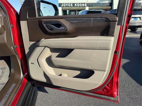 Used 2021 GMC Yukon SLT w/ SLT Premium Package image 7