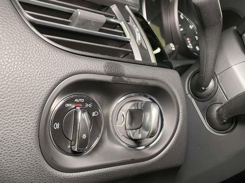 New 2026 Porsche Macan image 38