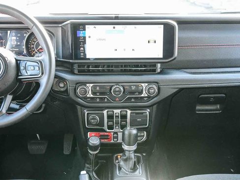 Used 2024 Jeep Wrangler Rubicon image 12