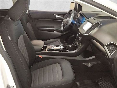 Used 2020 Ford Edge SE FWD image 17