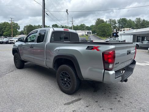 Used 2022 Toyota Tacoma SR w/ SX Package AWD/4WD image 4