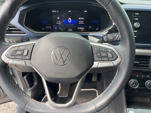 Used 2023 Volkswagen Taos SE w/ Panoramic Sunroof Package AWD/4WD image 19