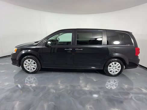 Used 2019 Dodge Grand Caravan SE FWD image 6