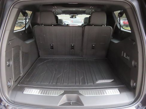 New 2026 Chevrolet Suburban Premier image 22