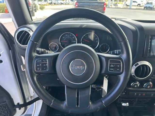 Used 2016 Jeep Wrangler Unlimited Sahara w/ Connectivity Group AWD/4WD image 18