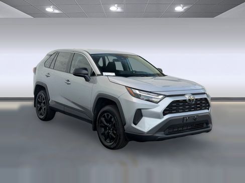 Used 2025 Toyota RAV4 LE FWD image 7