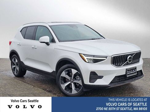 Used 2025 Volvo XC40 B5 Core w/ Protection Package Premier image 1