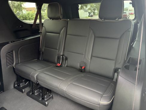 Used 2022 Chevrolet Suburban Premier AWD/4WD image 10