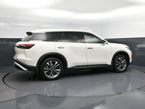 Used 2023 INFINITI QX60 Luxe w/ Cargo Package FWD image 8