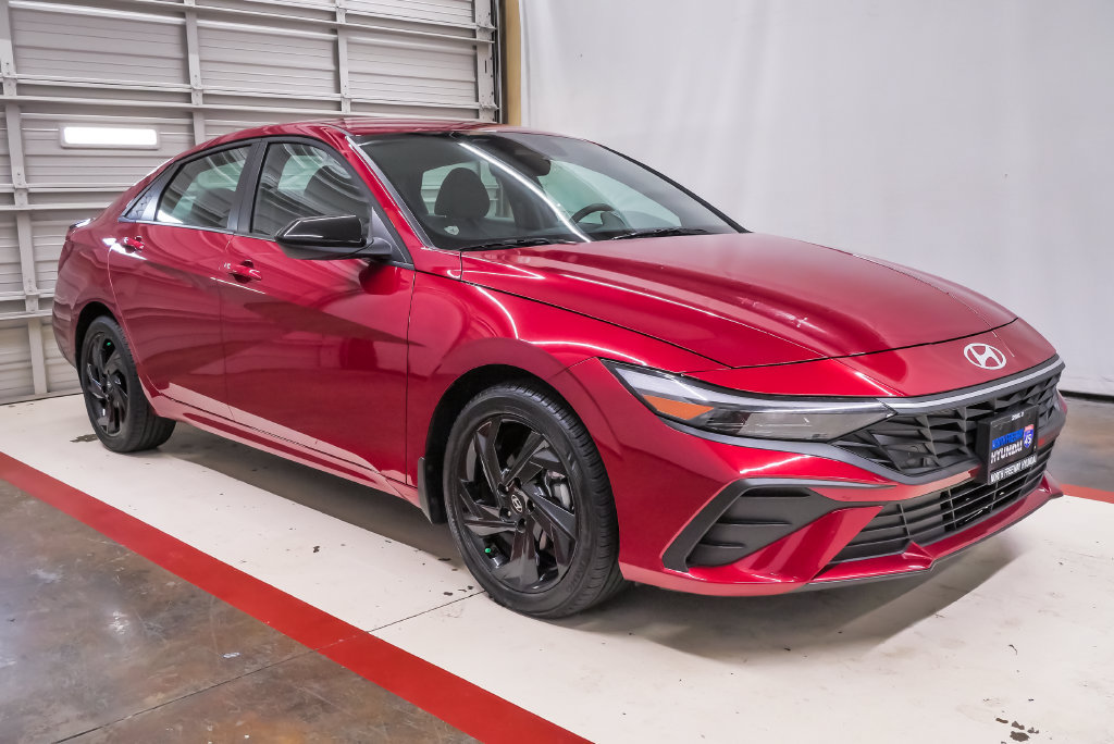 Certified 2026 Hyundai Elantra Sport FWD image 5