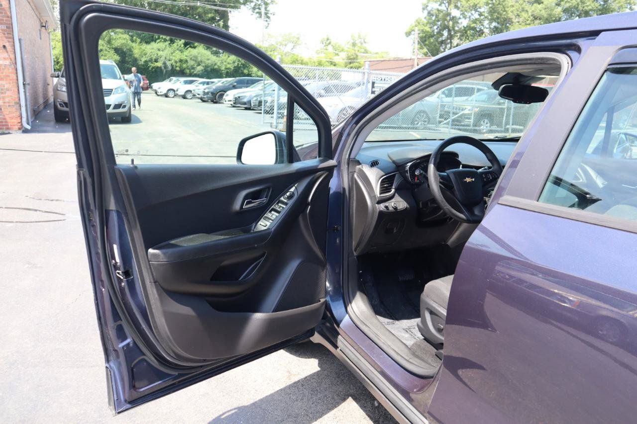 Used 2018 Chevrolet Trax LS FWD image 19
