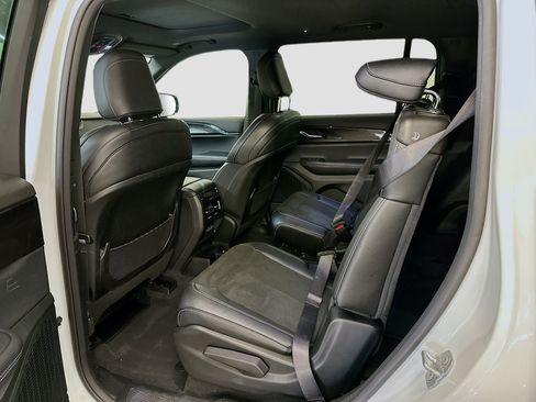 Used 2023 Jeep Grand Cherokee L Laredo image 29