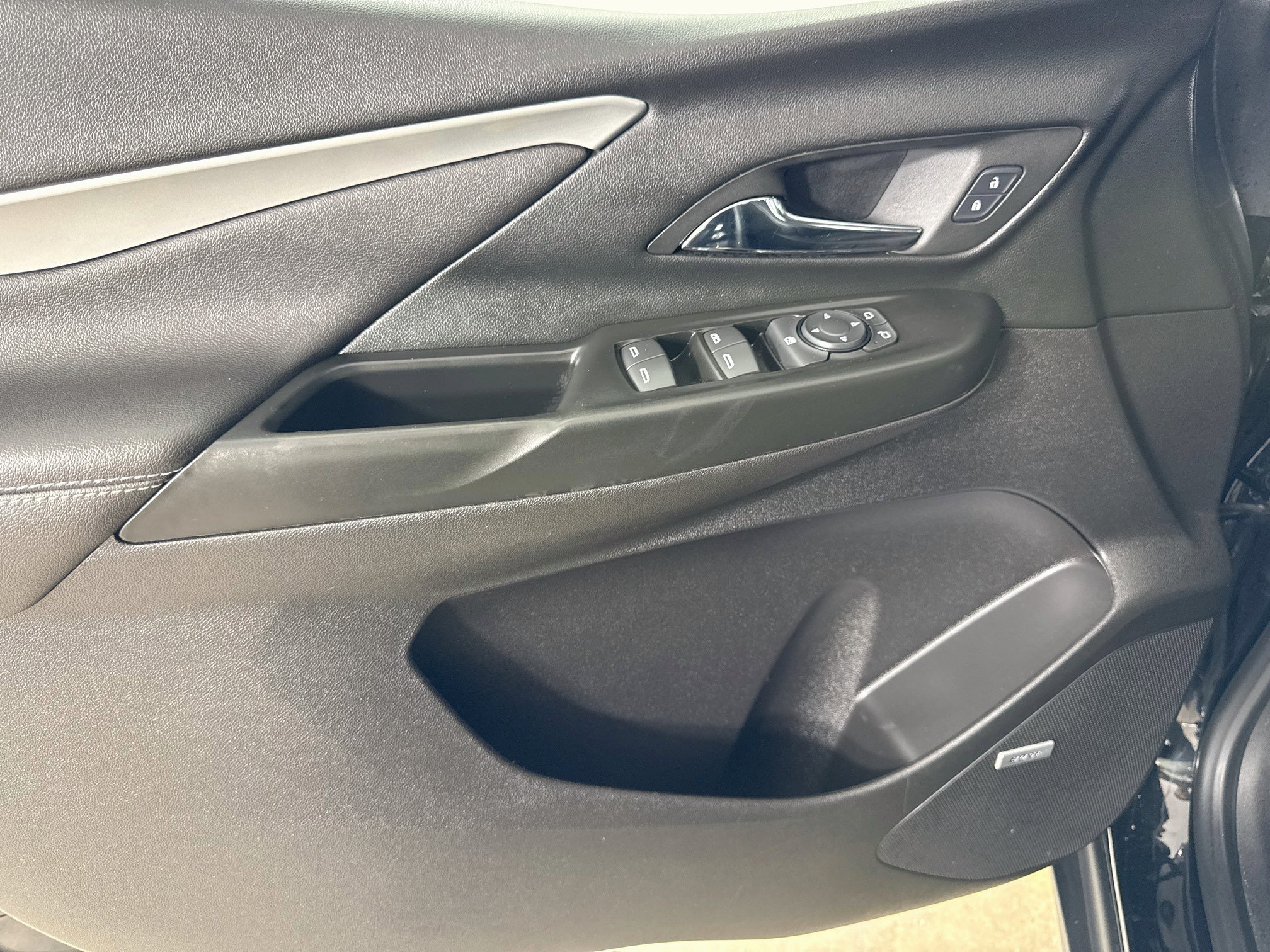 Used 2023 Chevrolet Bolt LT w/ Infotainment Package FWD image 19