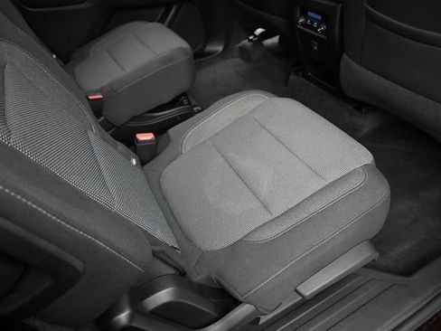 Used 2022 Chevrolet Traverse LT FWD image 28
