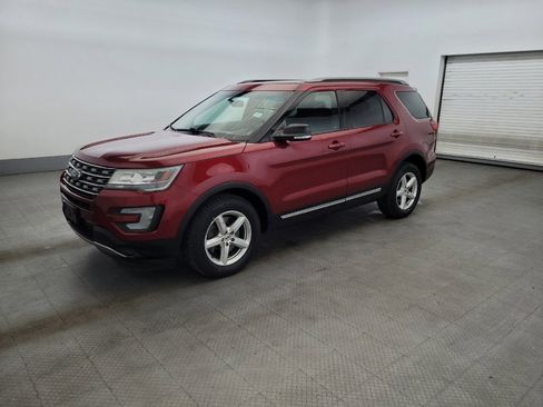 Used 2016 Ford Explorer XLT w/ Equipment Group 202A AWD/4WD image 2