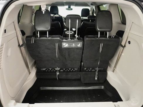 Used 2017 Chrysler Pacifica Touring-L Plus image 32
