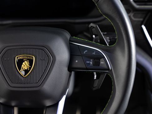 Used 2021 Lamborghini Urus AWD/4WD image 44
