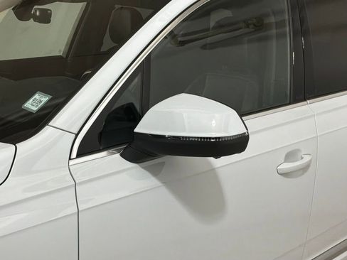 Used 2025 Audi Q7 3.0T Premium Plus image 28