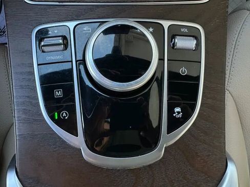 Used 2018 Mercedes-Benz GLC 300 4MATIC w/ Premium Package image 37