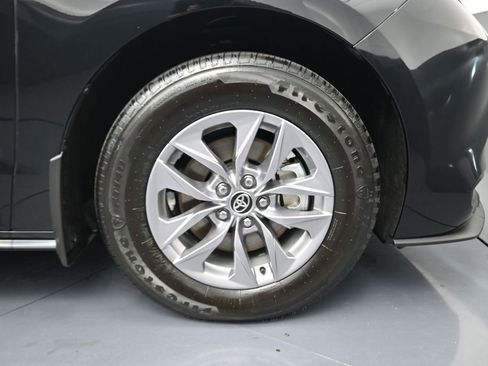New 2026 Toyota Sienna XLE FWD image 5