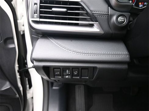 Used 2022 Subaru Outback Limited image 17