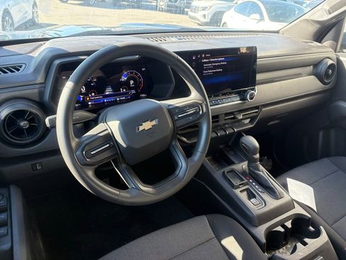 Used 2024 Chevrolet Colorado W/T image 4