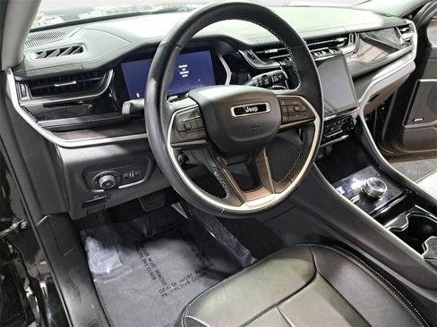 Certified 2022 Jeep Grand Cherokee Limited w/ Luxury Tech Group II image 16