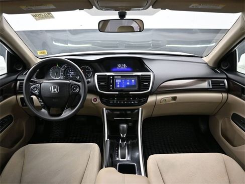 Used 2017 Honda Accord EX image 21