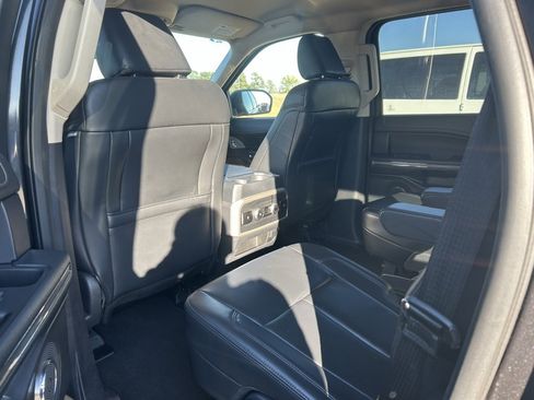 Used 2024 Ford Expedition XLT image 9
