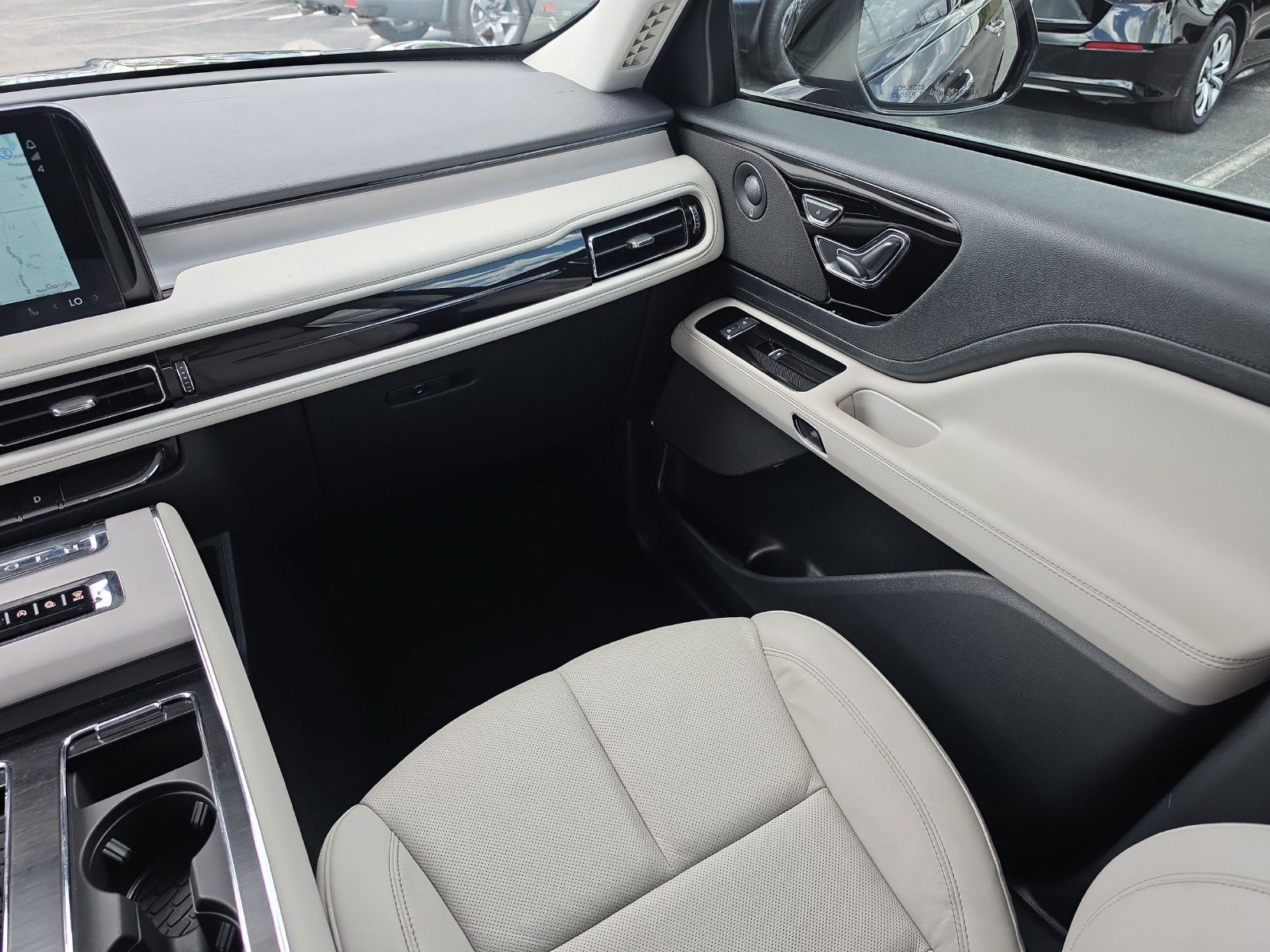 Used 2025 Lincoln Aviator Reserve w/ Jet Appearance Package AWD/4WD image 12