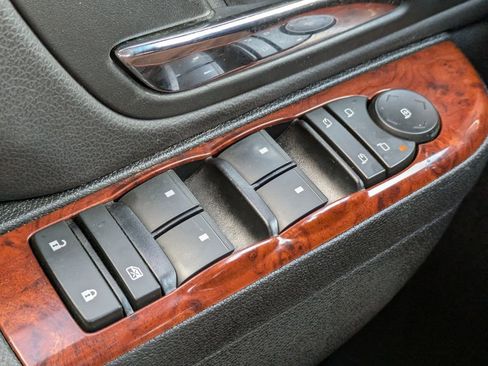 Used 2014 Chevrolet Suburban LTZ image 26