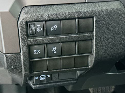 Used 2025 Toyota Tacoma TRD Off-Road image 17