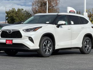 New 2026 Toyota Highlander XLE video 2