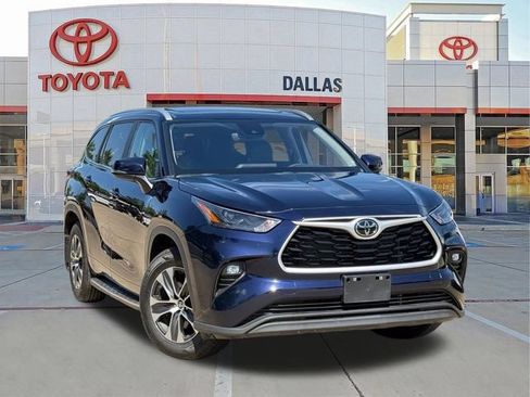 Used 2023 Toyota Highlander XLE FWD image 1
