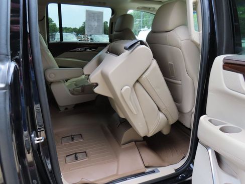 Used 2017 Cadillac Escalade ESV Luxury AWD/4WD image 22