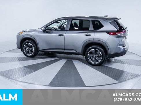 Used 2024 Nissan Rogue SV image 5