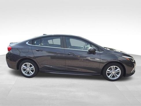 Used 2017 Chevrolet Cruze LT w/ Sun And Sound Package FWD image 6