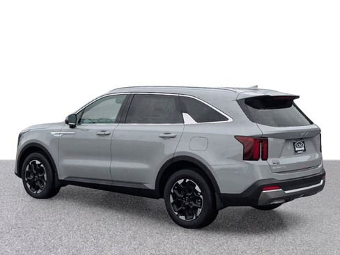 Used 2025 Kia Sorento S w/ Panoramic Sunroof Package image 7