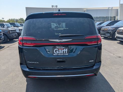 Used 2023 Chrysler Pacifica Touring-L AWD/4WD image 5