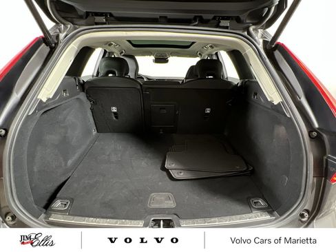 Used 2025 Volvo XC60 B5 Plus image 18