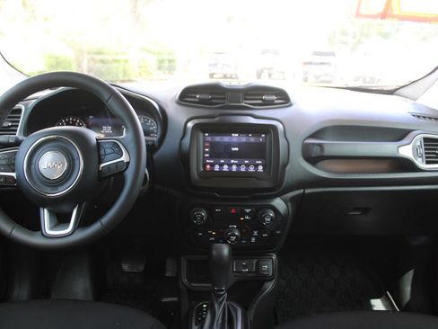 Used 2021 Jeep Renegade Latitude FWD image 23