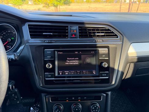 Used 2018 Volkswagen Tiguan S w/ 3rd Row Seat Package AWD/4WD image 31